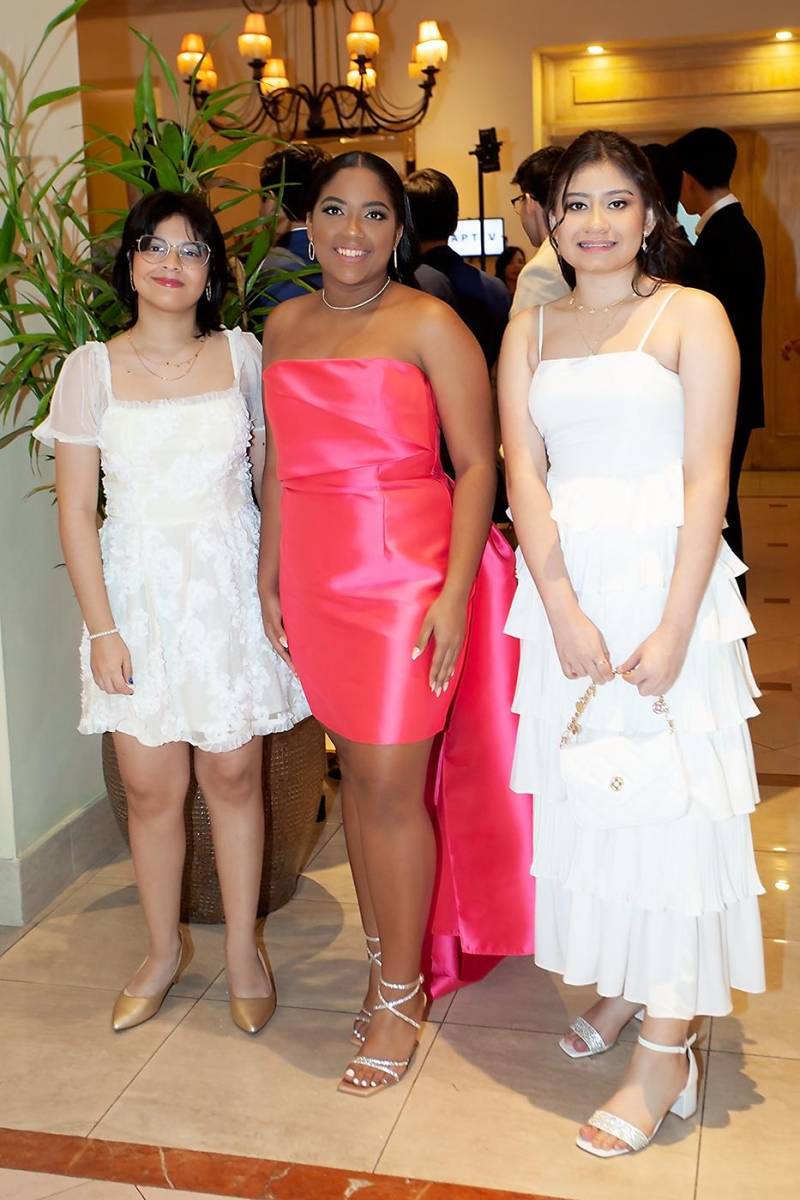 Marlen Vásquez, Mía Grant y Lya Nolasco.