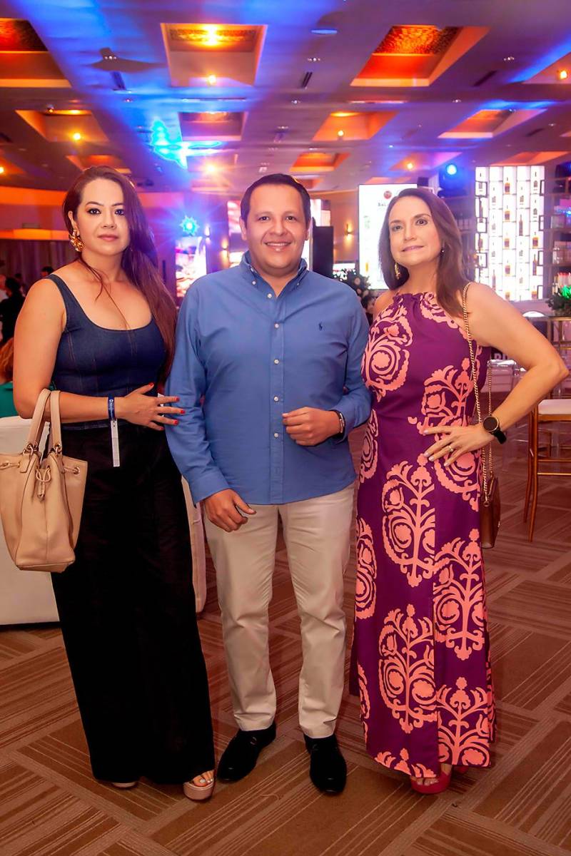 Yanira Tábora, Eugenio Laínez y Karla Faraj.