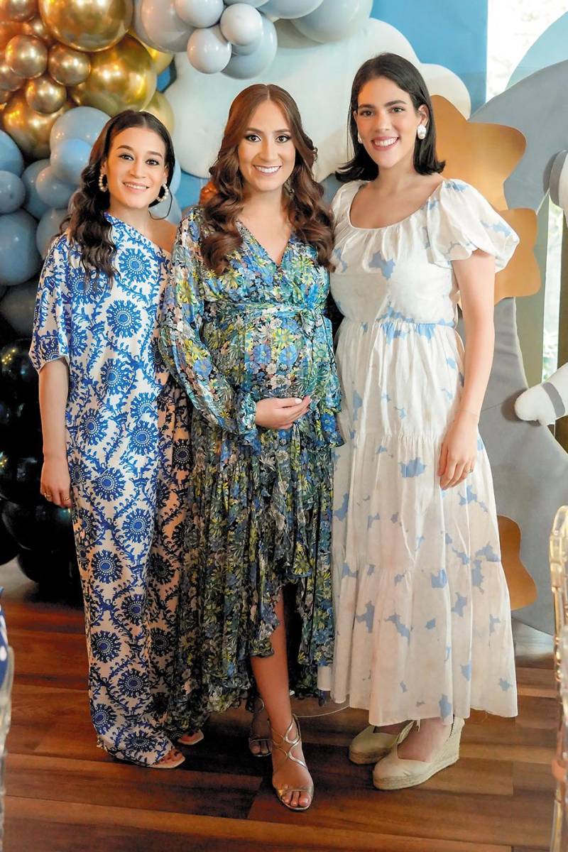 Stephanie Vásquez, Laurie Marie Panting y Daniela Prieto de López.