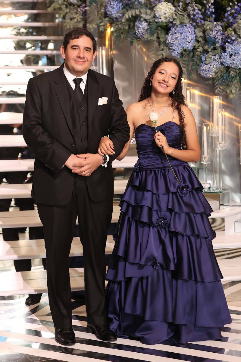 Ana Sofía con su padre Francisco Castro 