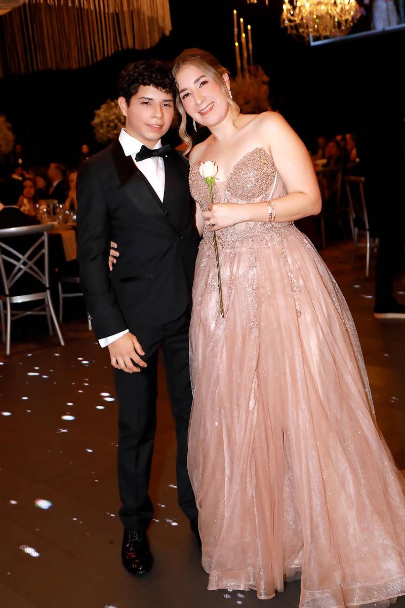 Andrew Espinoza y su madre Susan Alcerro. 