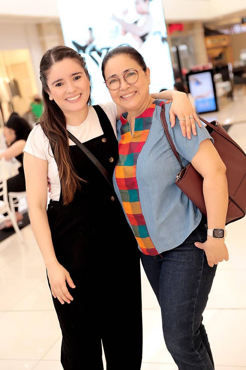 Jackeline y Jackeline Fúnez.