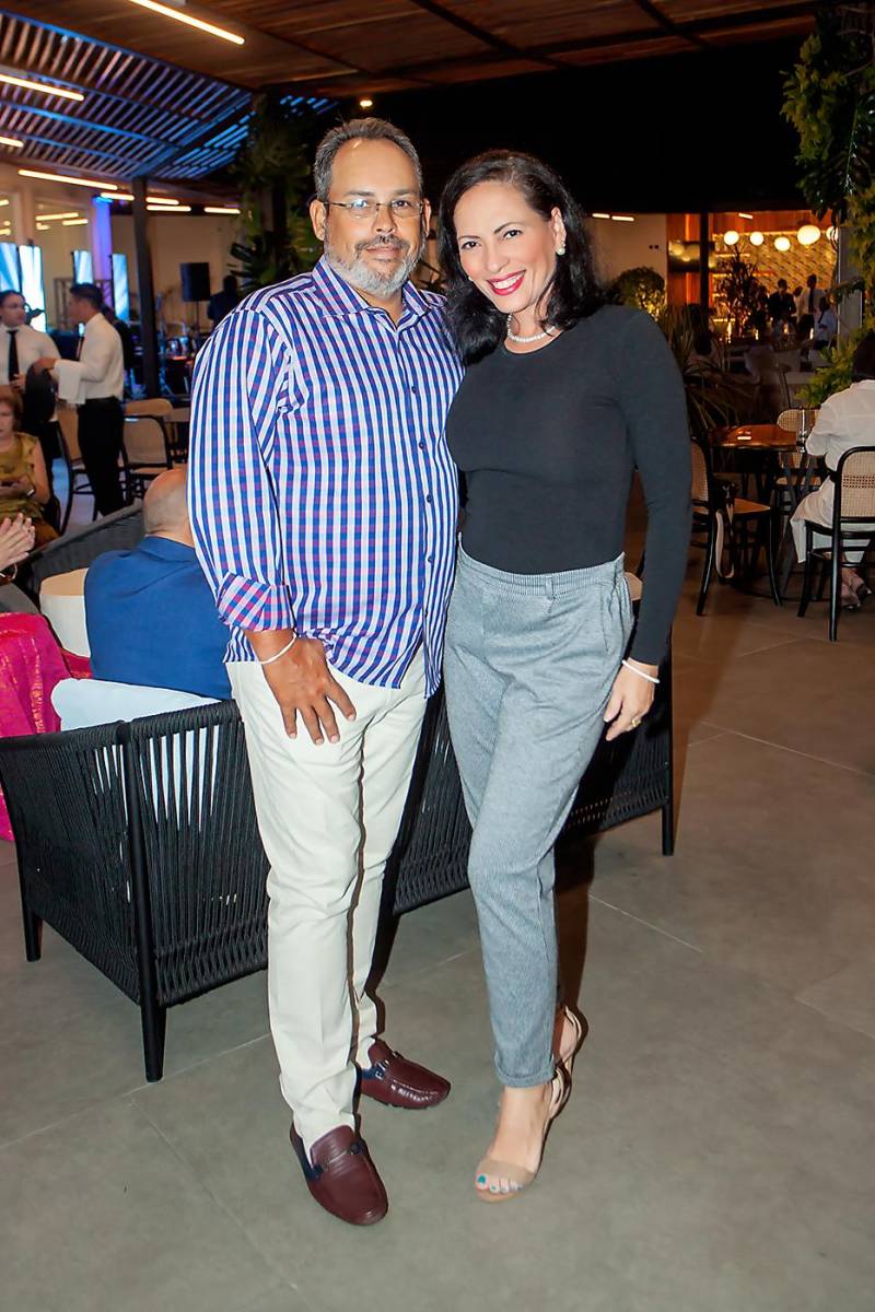 Invitados que asistieron a la inauguración del Centro Gastronómico.