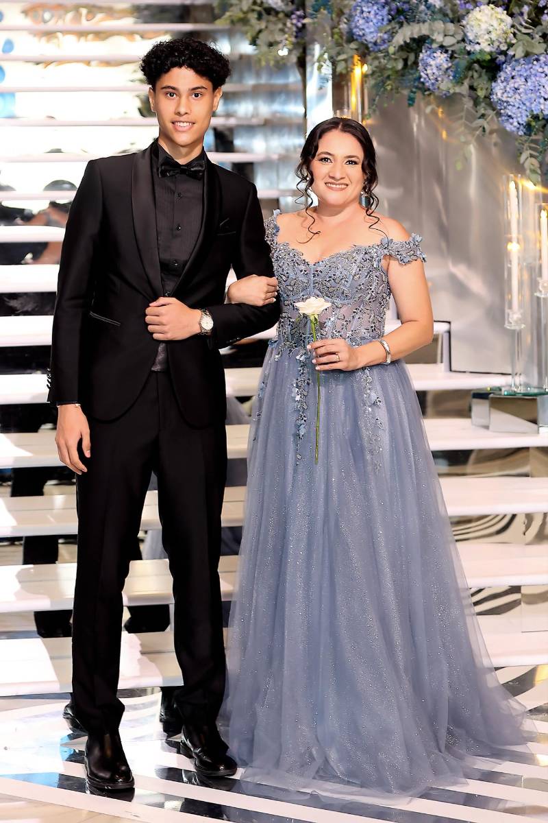 Marcelo André Cibrián Torres con su madre Jessica Torres