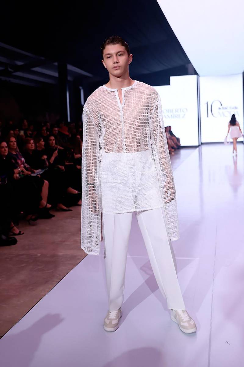 Roberto Ramírez y su verano 2026 en total white