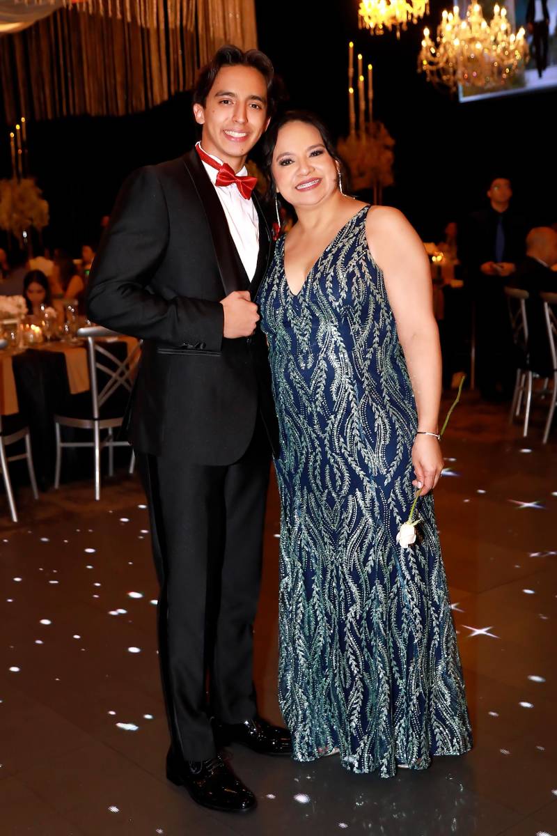 Alejandro Farias y su madre Fanny Ramírez. 
