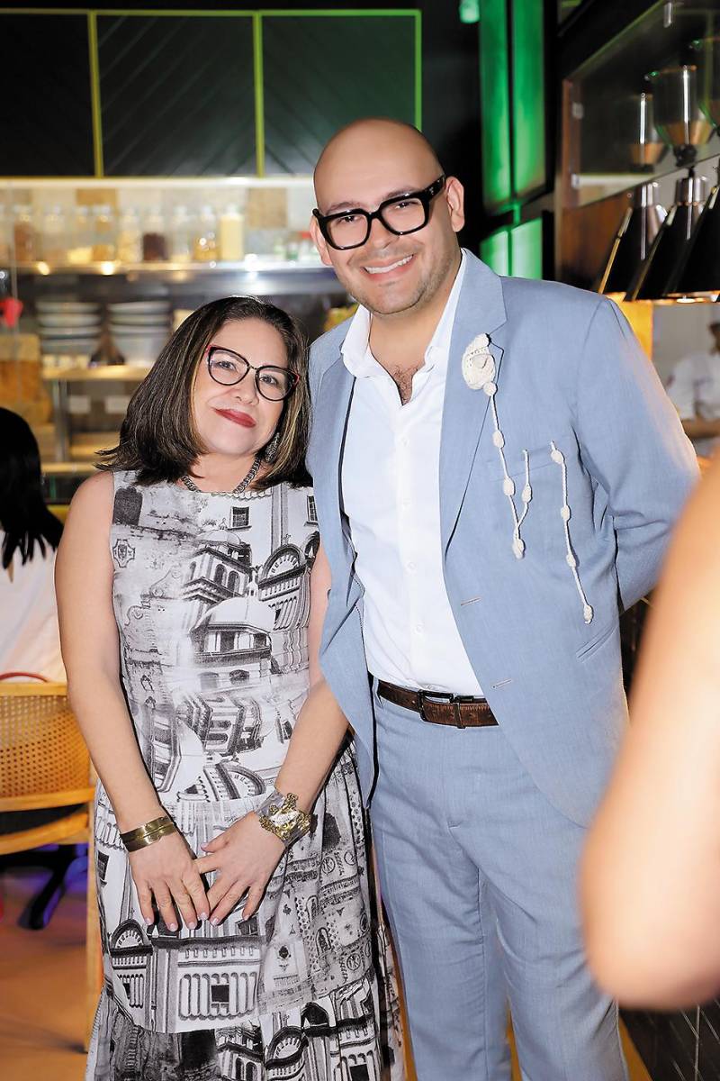 Mabel Galeano y Lawin Paz.