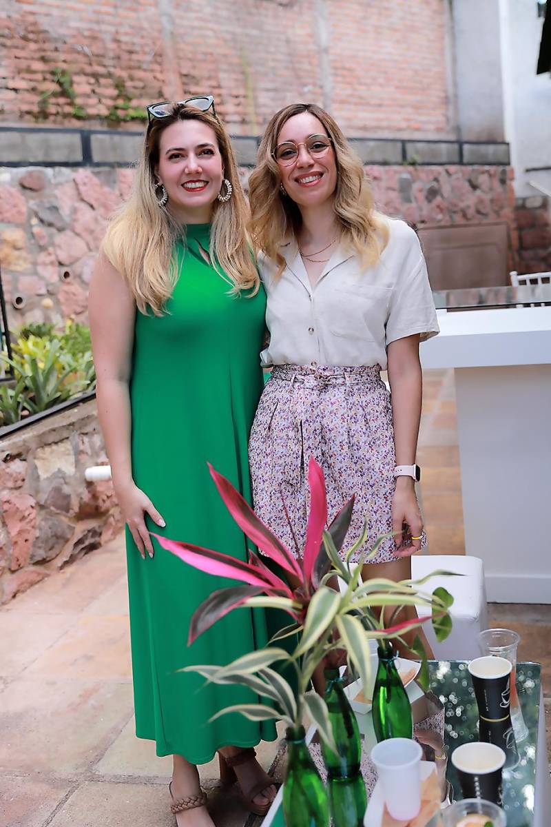 Cecilia Bendeck y Daniela Mencía.