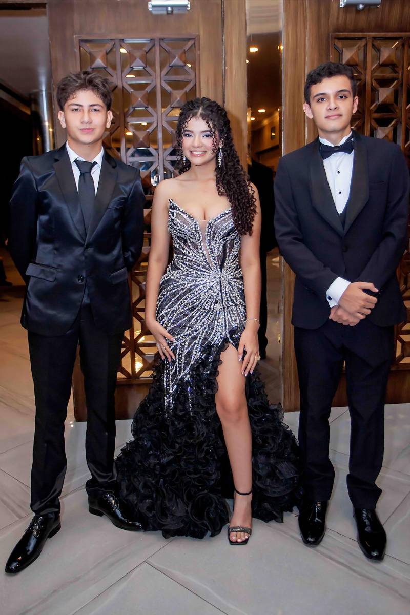  Joshua Contreras, Sara Guillén y Owen Peña. 