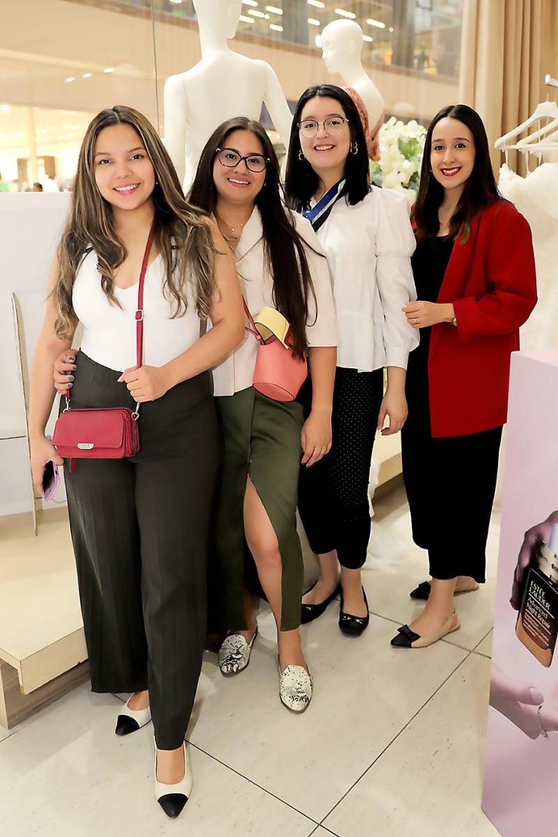 Ana Gómez, Telin Cruz, Karelia Rivera y Marcela Del Cid.