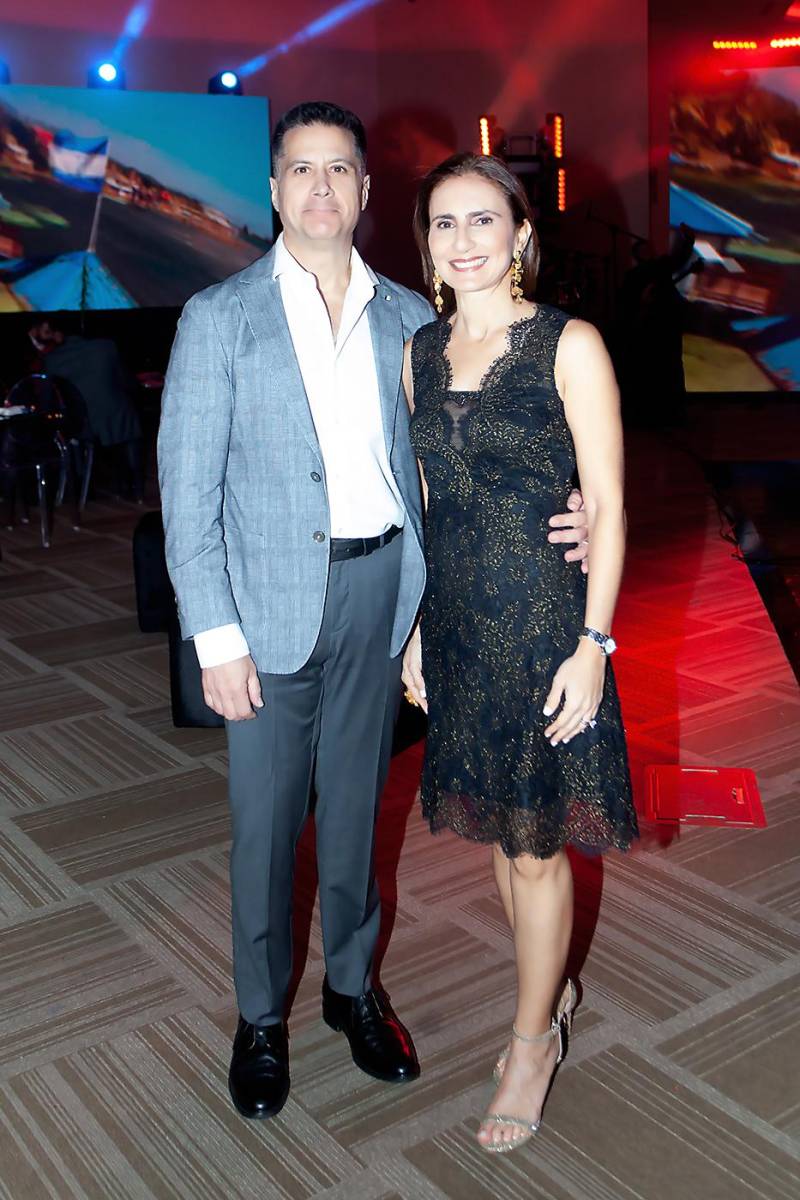 Juan Diego y Nicole Canahuati.