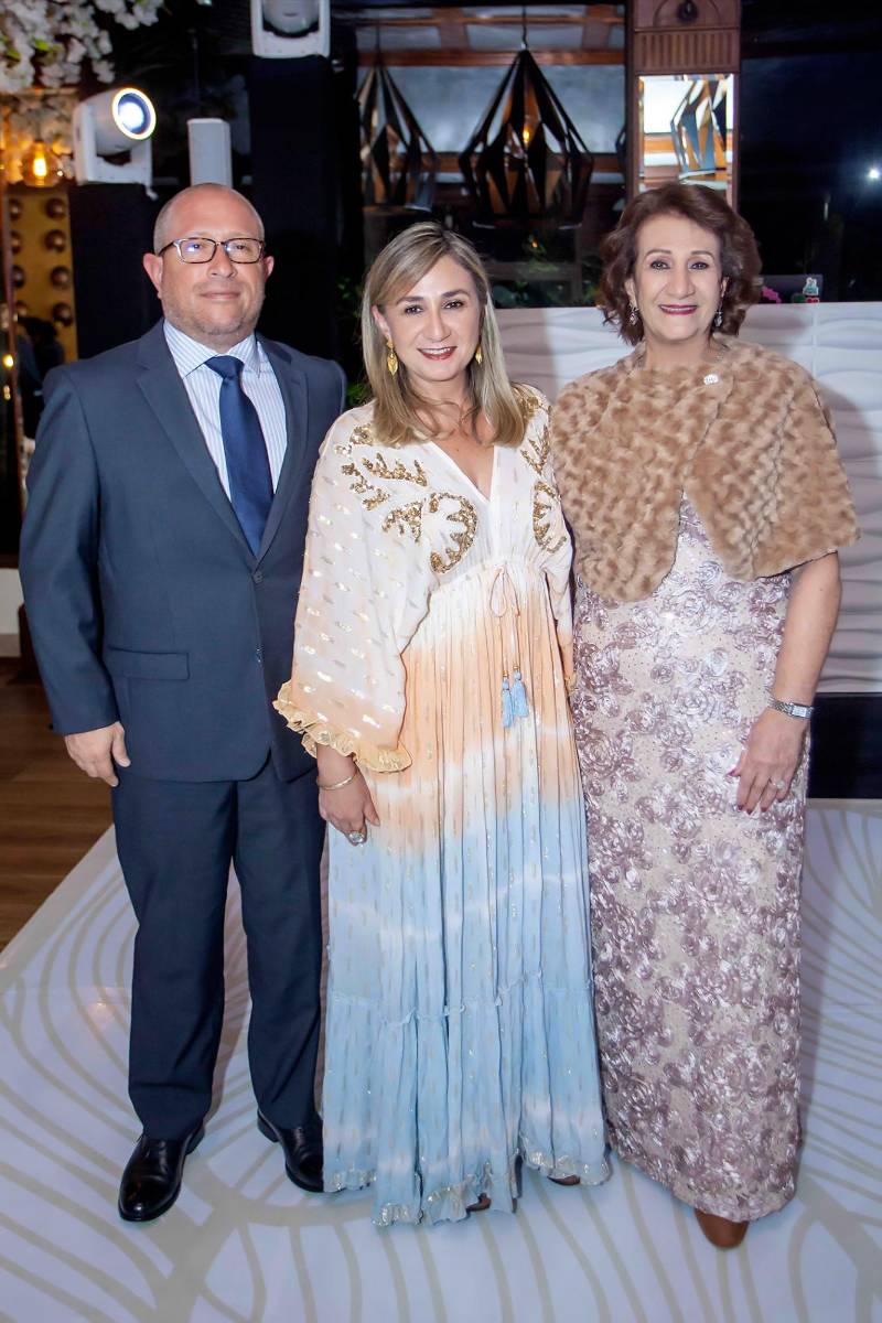 Antonio Molina, Vivían y Vivían Martinez.