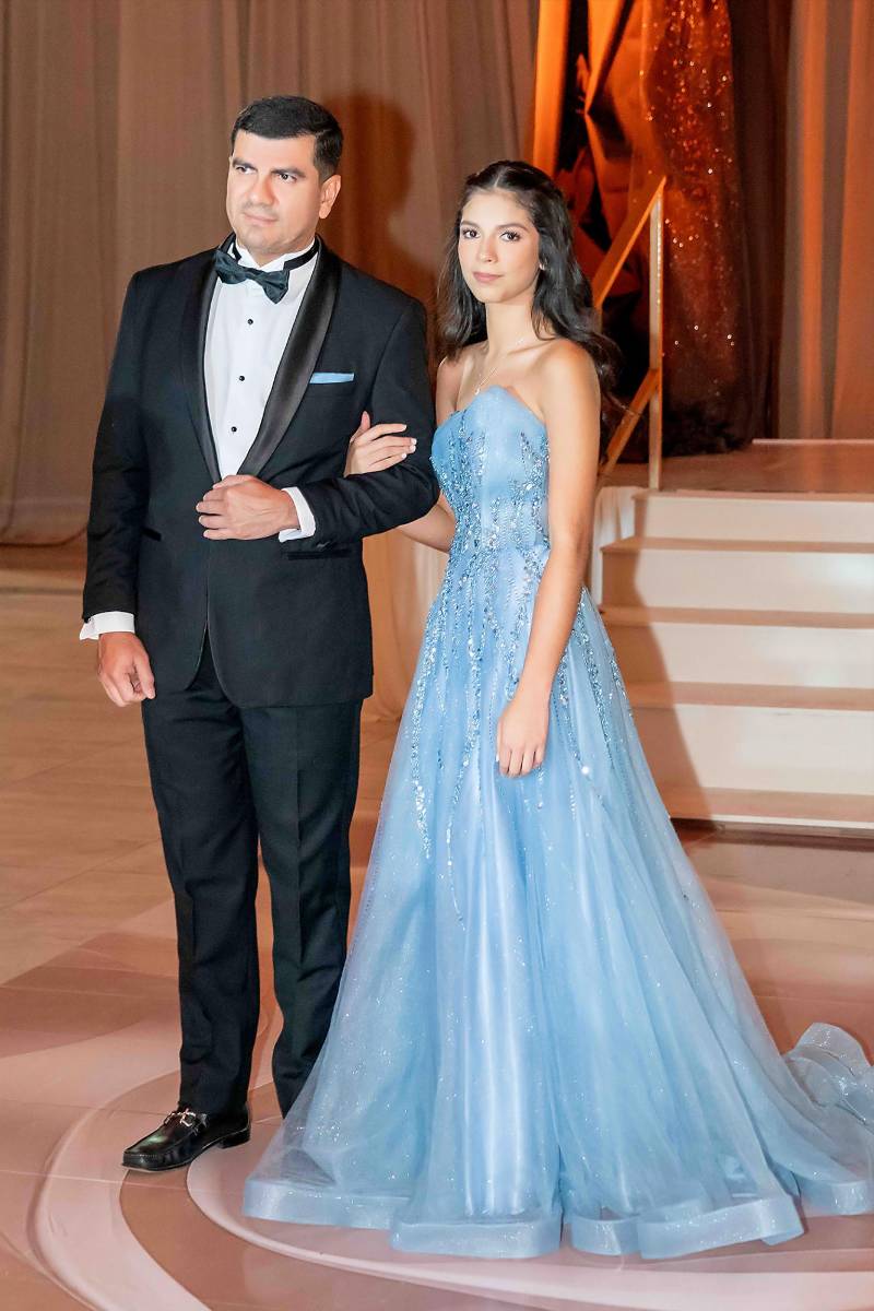 Jimena Izaguirre Simon con su padre Carlos Izaguirre. 
