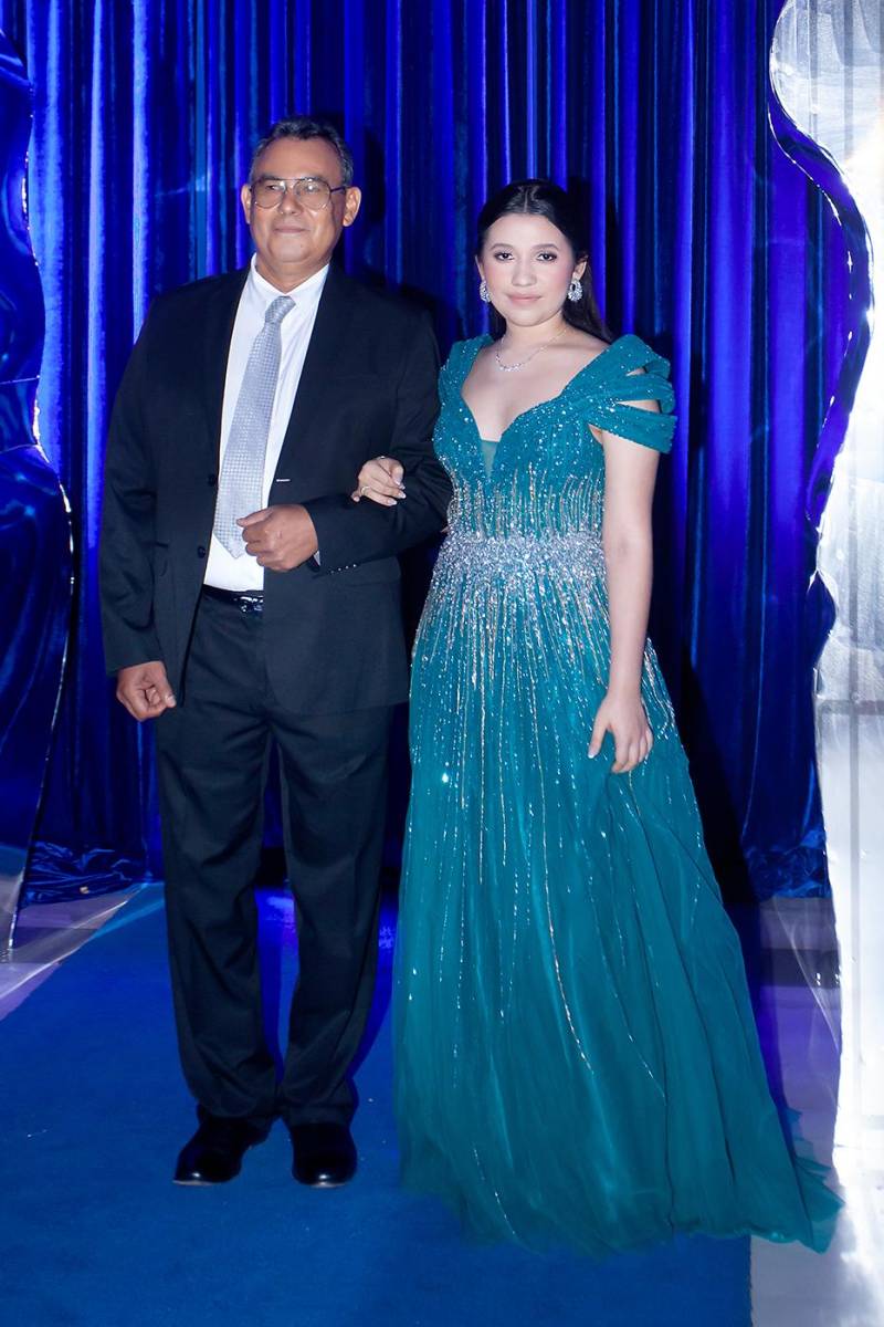 Isabela María Aparicio Maldonado con su padre Julio Aparicio.