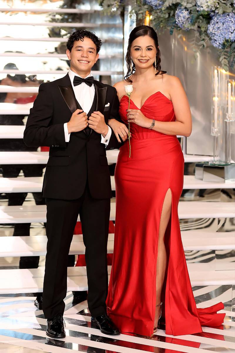 Miguel André Andino Calderón con su madre Sharon Calderón 