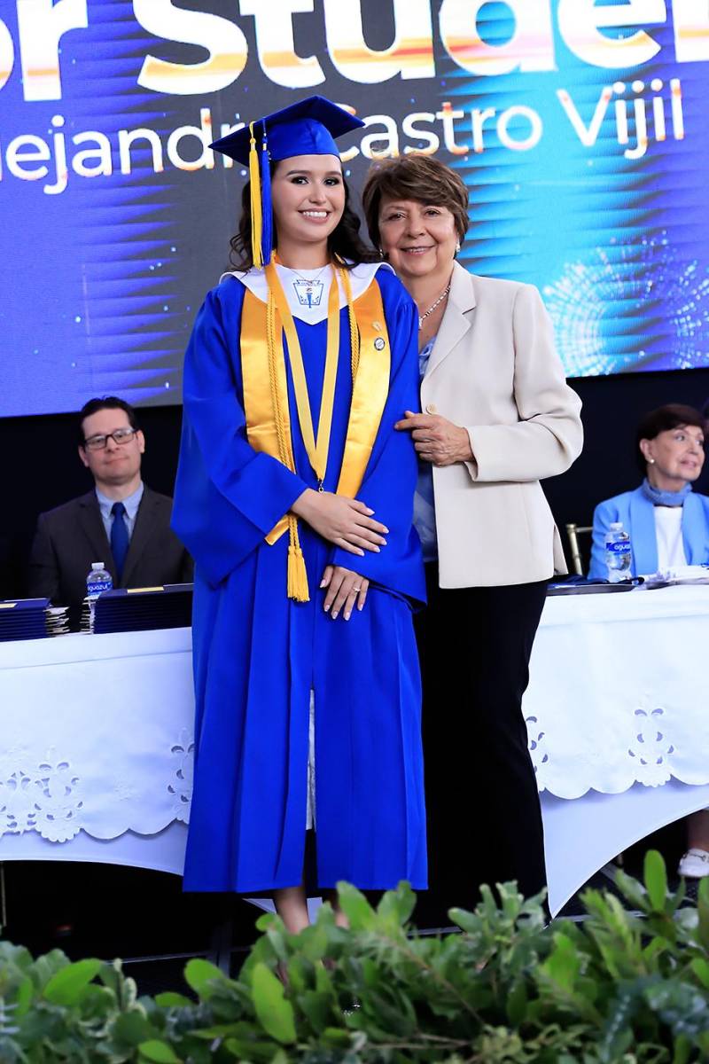 Sofía Castro con Ms Ana Merriam