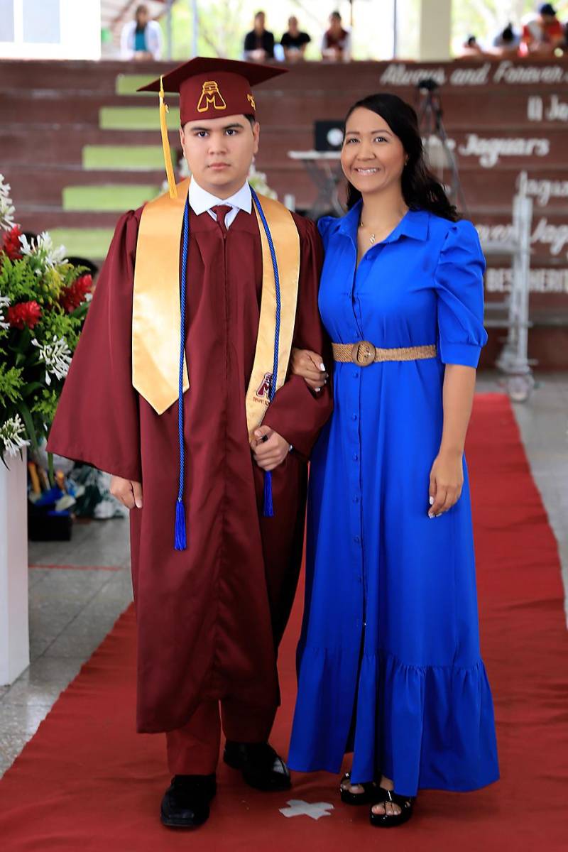 Graduación de los seniors 2025 de Mayan School