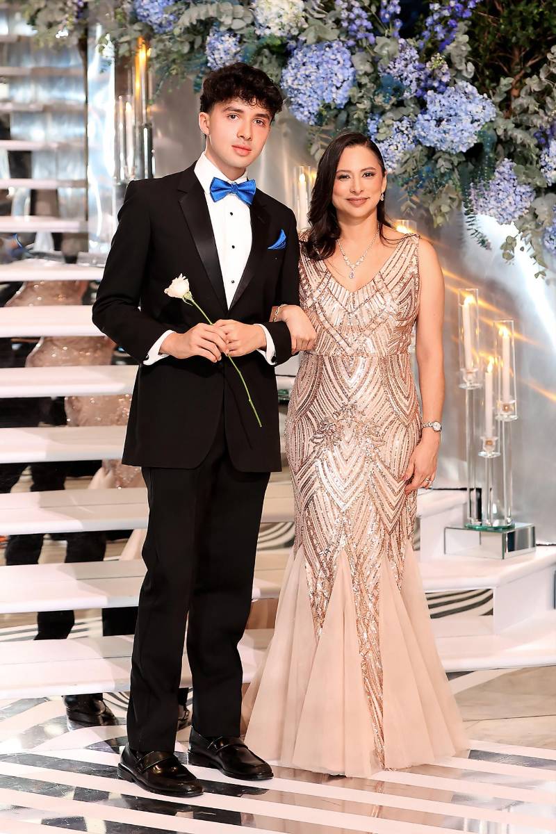 Wilghen Jared Chávez Fiallos con su madre Issis Fiallos Mendoza 