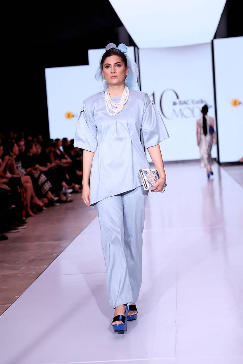 Luz Ernestina Mejía presenta Rosas Azules en la décima edición de BAC Estilo Moda