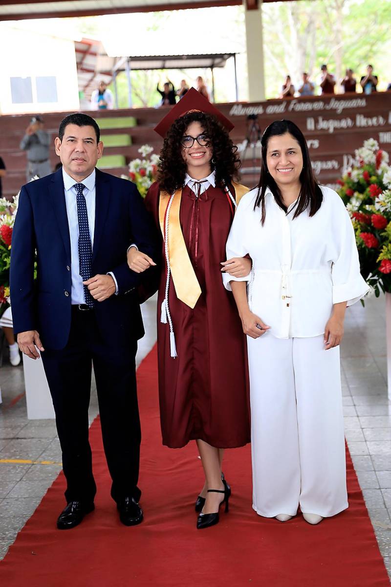 Graduación de los seniors 2025 de Mayan School