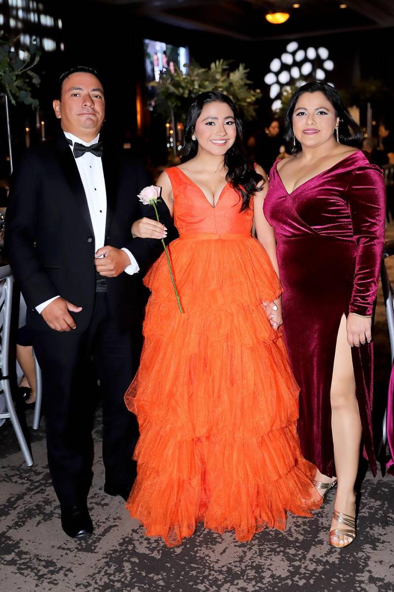 Christian, Valeria Sabillón y Zeyna Godoy.