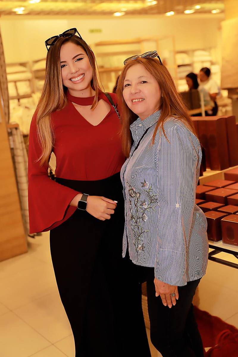 Vanessa y Claudia Villars. 