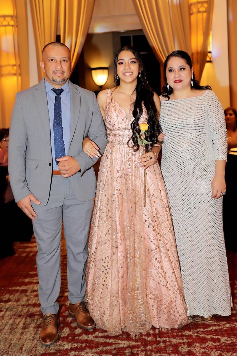 Jimmy Ramos, Tiffany Ramos y Bessy Flores