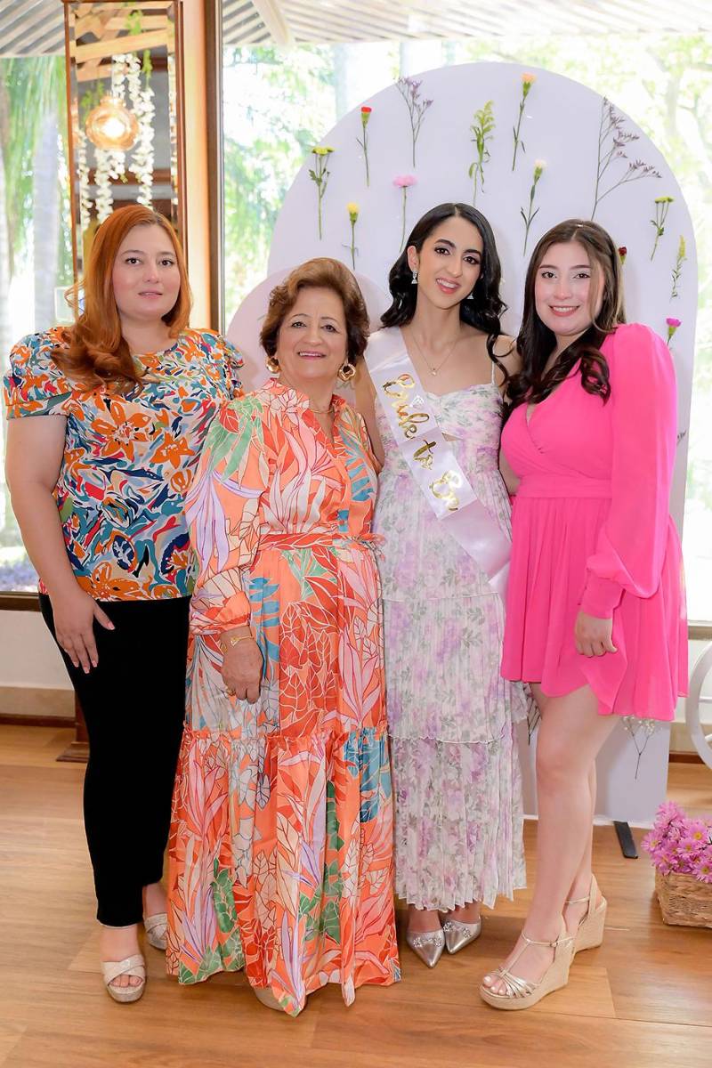 Mery Kawar, Mary Handal, Fabiola Stefan y Feride Kawar.