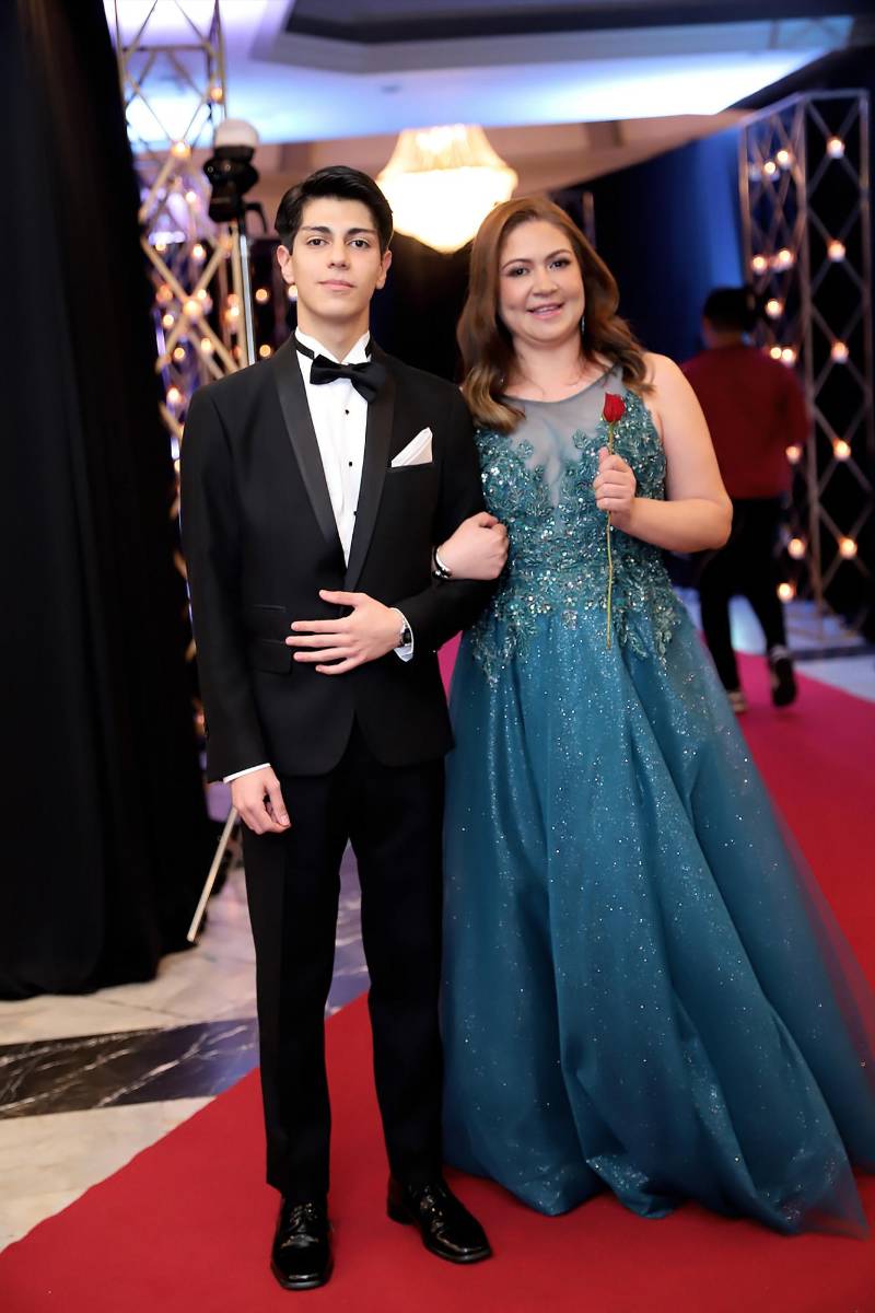 Desfile padres e hijos de la prom 2025 del Instituto San José del Carmen