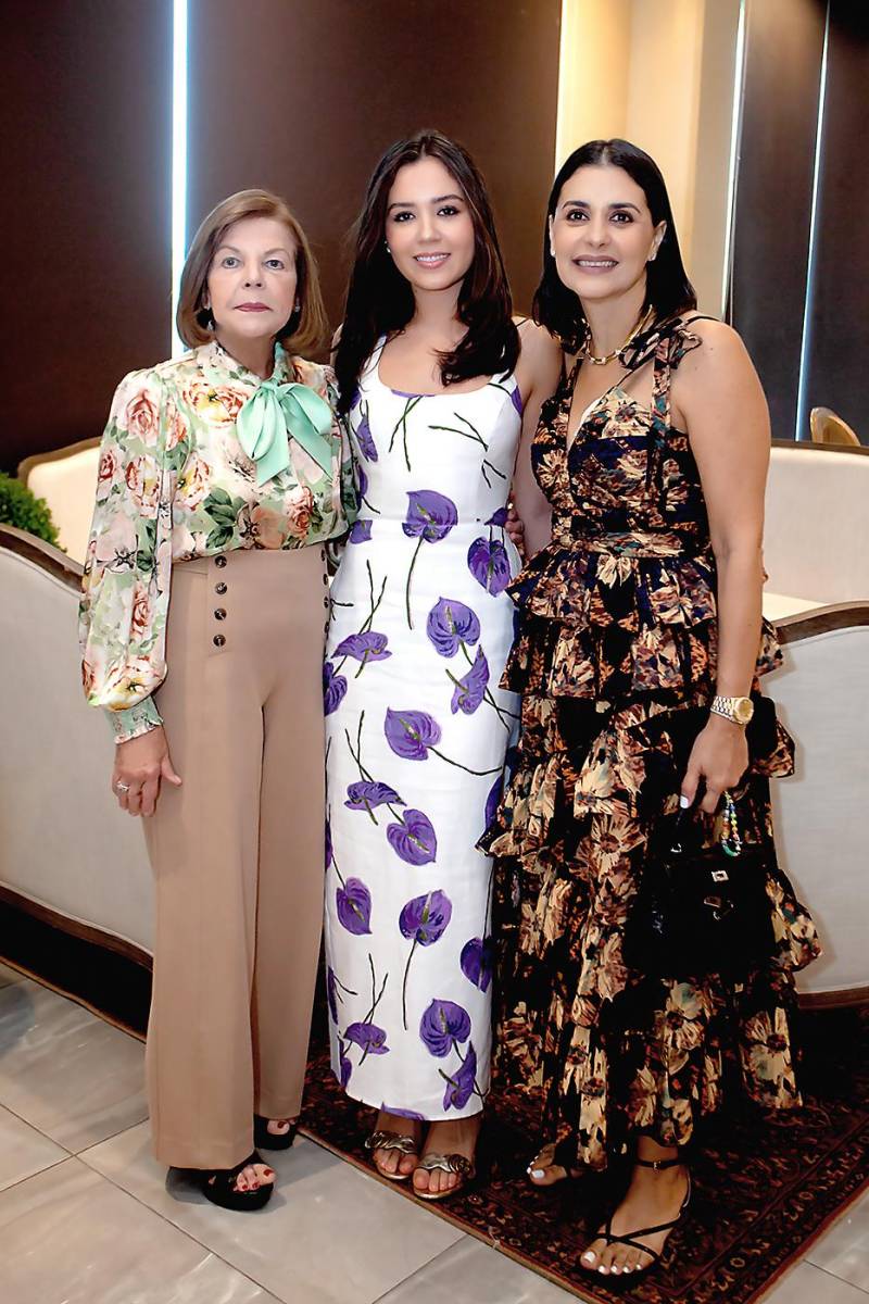 Hilda Córdova, Mariana Hawit y Mónica Piechotka.