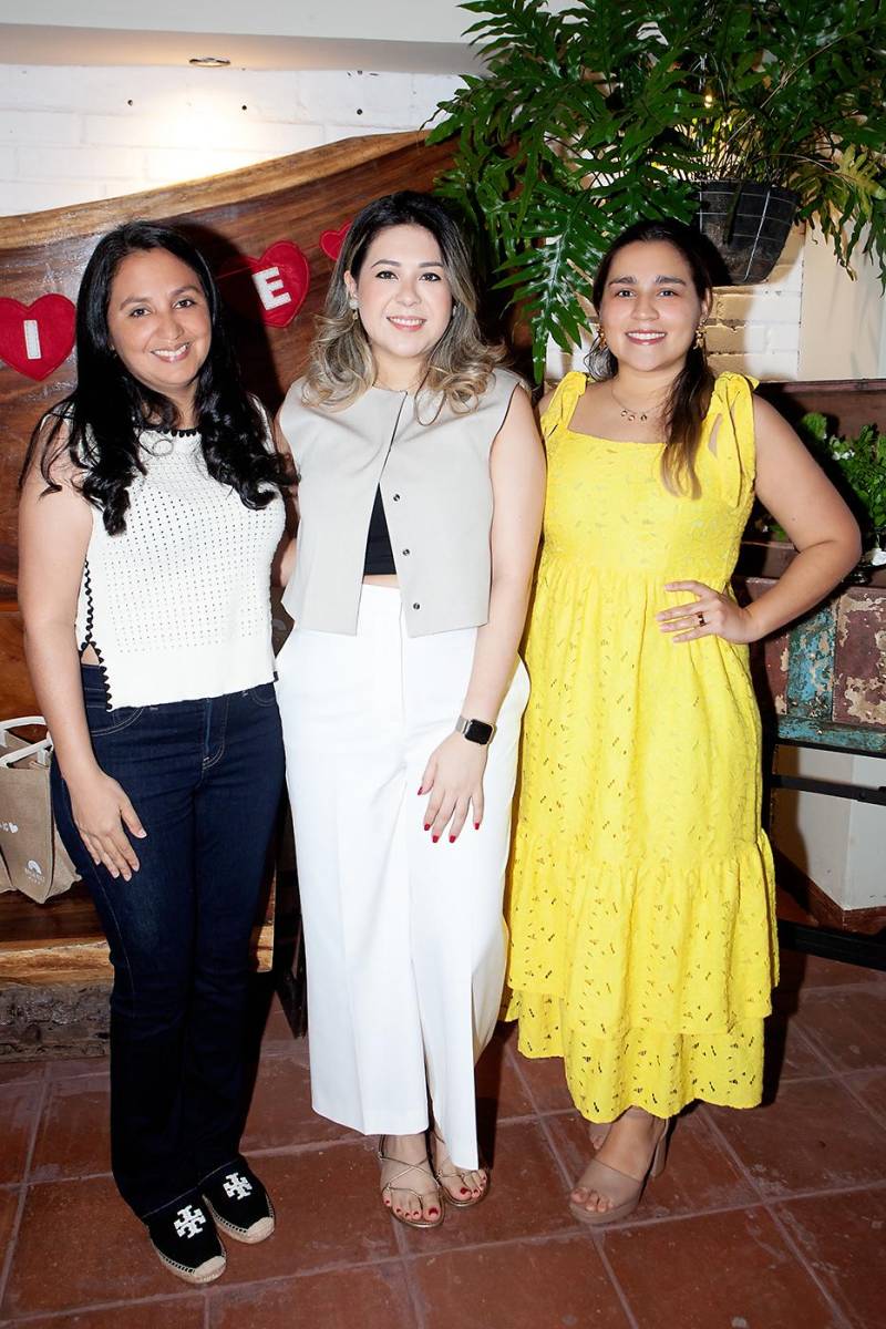 Mónica Iglesias, Stephanie Abadie y Pamela Padilla.