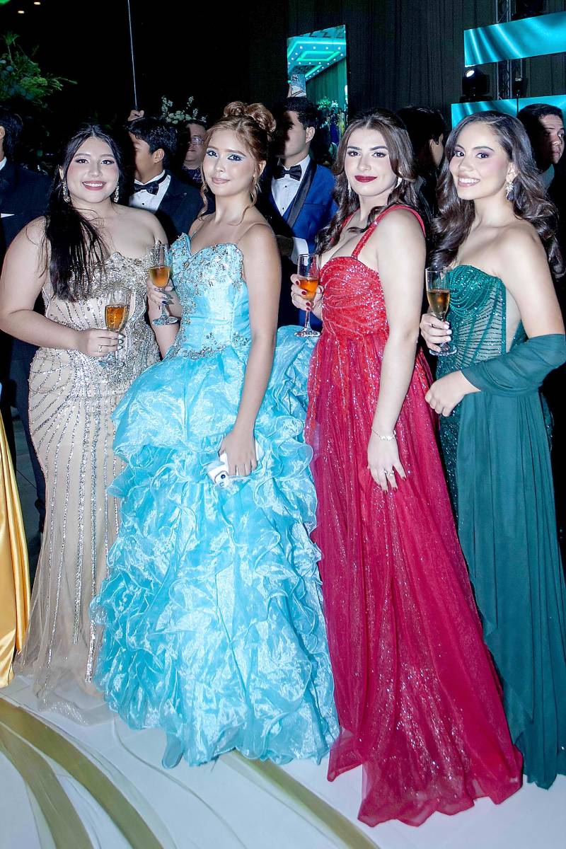 Larisa Amaya, Michele Cuyuch, Solángel Ramos y Valeria Barahona. 