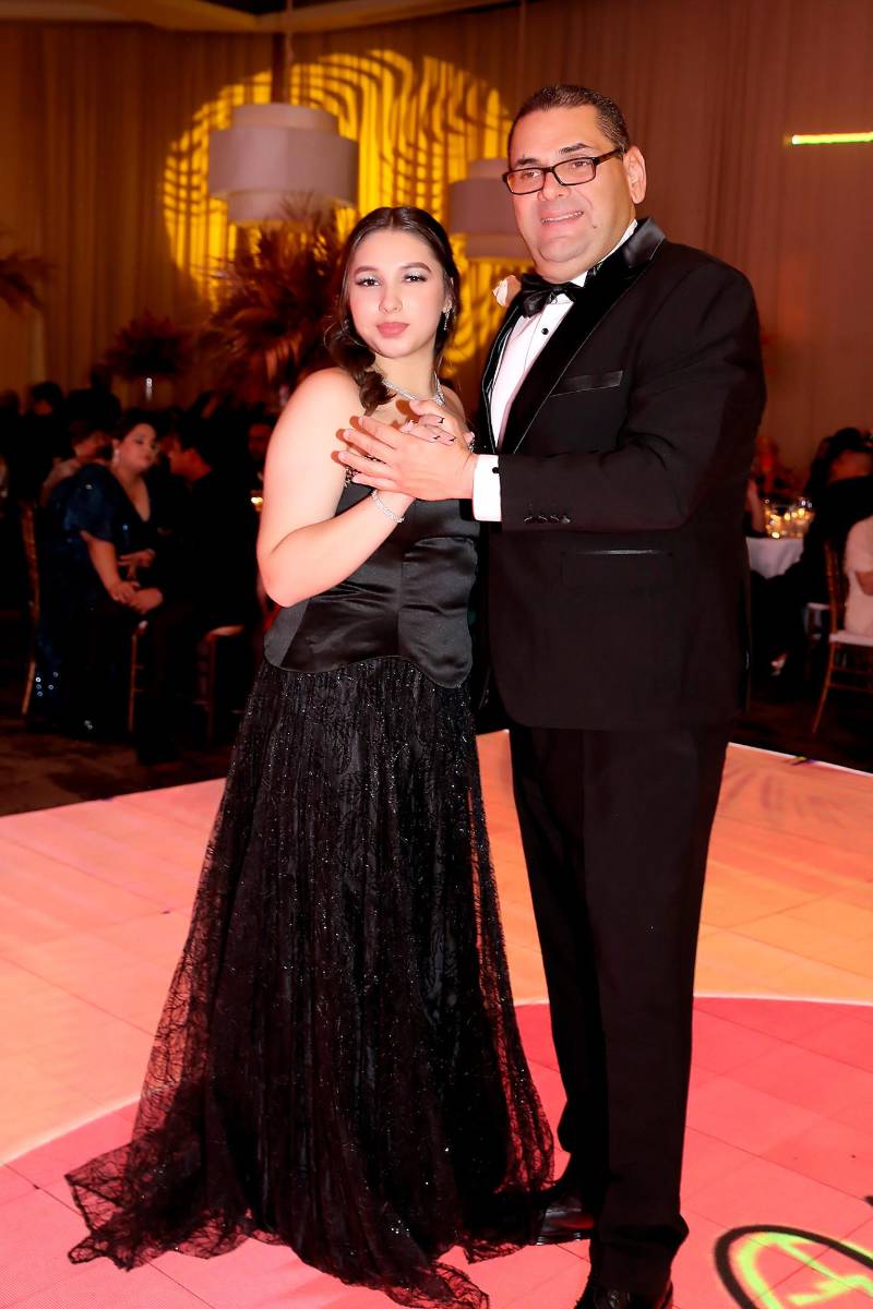 Keyra Alvarenga y su padre Mauricio Alvarenga. 