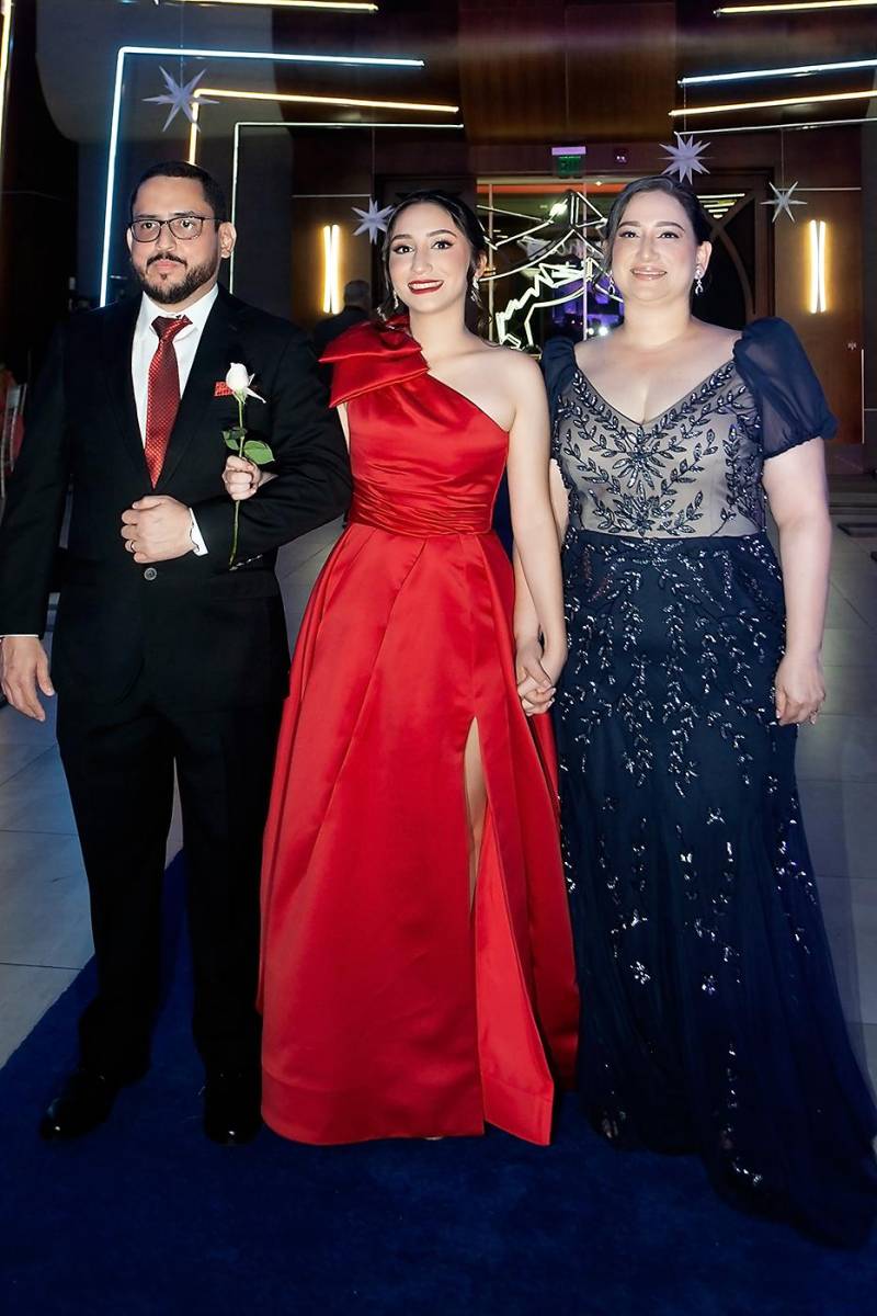 Víctor y Jenny Rodríguez con su hija María 