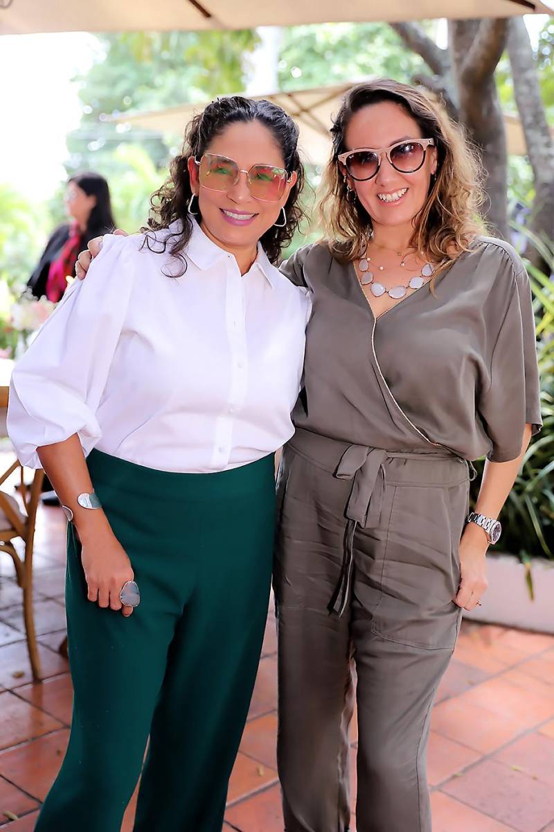 Evelyn Madrid y Gabriela Zelaya.