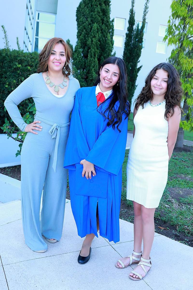 Daniela Rodríguez con sus hijas Alessandra y Valentina Molina Rodríguez
