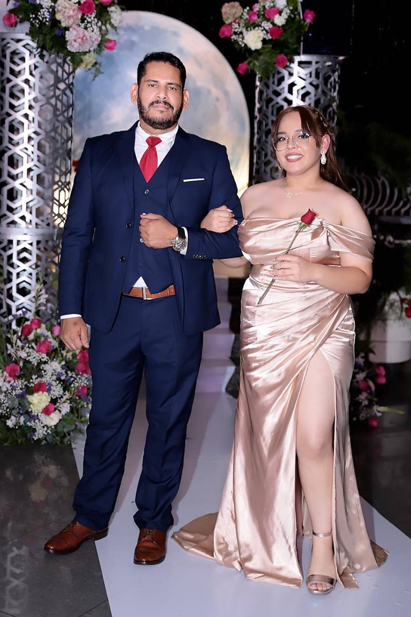Desfile padres e hijos de la prom 2024 del Instituto San José del Carmen