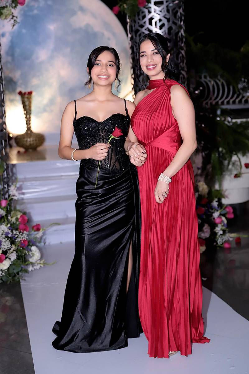 Desfile padres e hijos de la prom 2024 del Instituto San José del Carmen