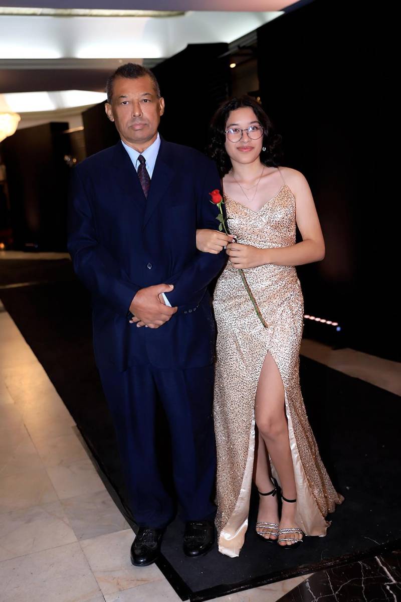 Desfile padres e hijos de la prom 2025 de DelCampo School
