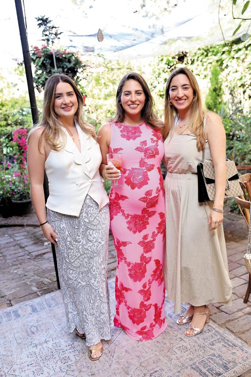 Ivanna- García Velez, Lorella y Rosamaría Lara Herzog y Paola Agüero