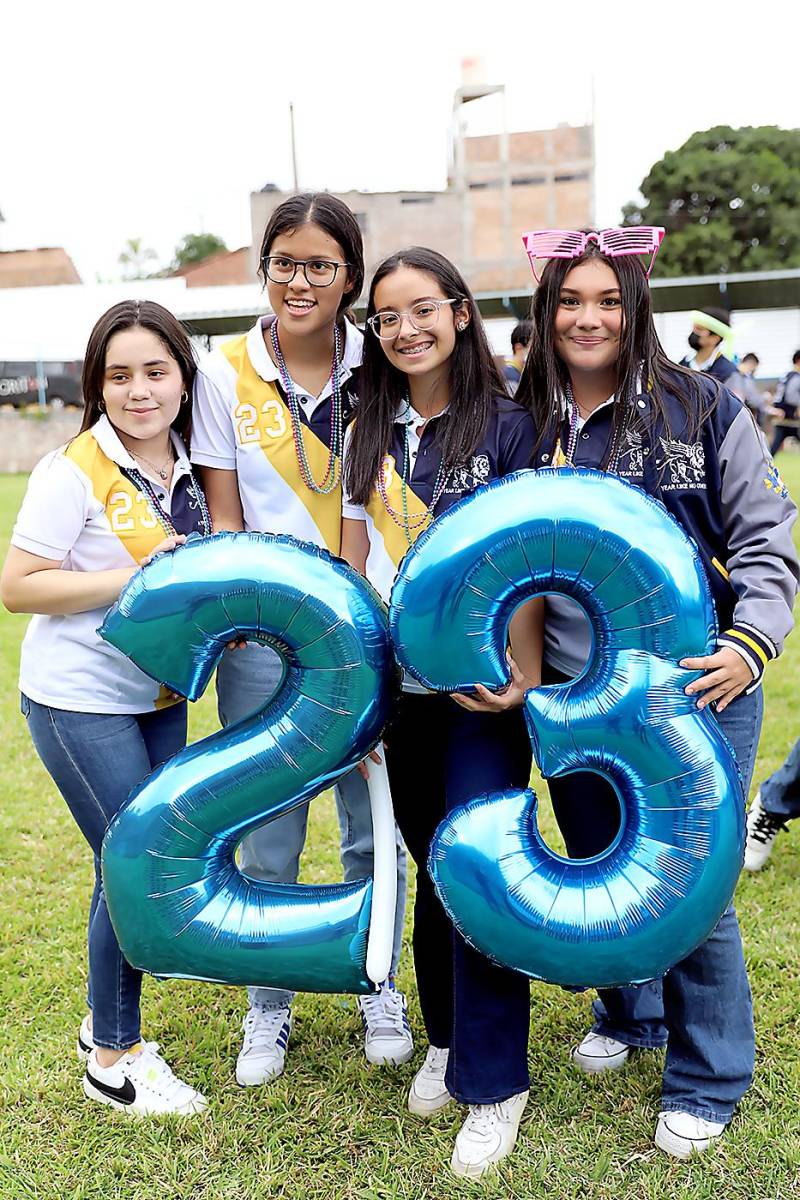 Alejandra Aguiriano, Valeria Jerez, Isabella Acosta y Gabriela Agustinus