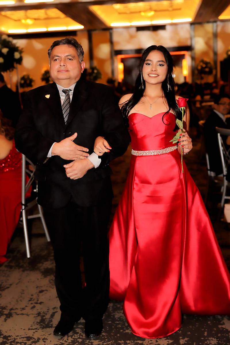 Desfile padres e hijos del San José del Carmen 2023