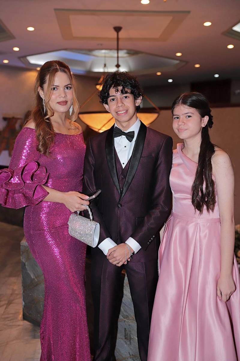 Fiesta de la prom 2024 del Instituto Sagrado Corazón