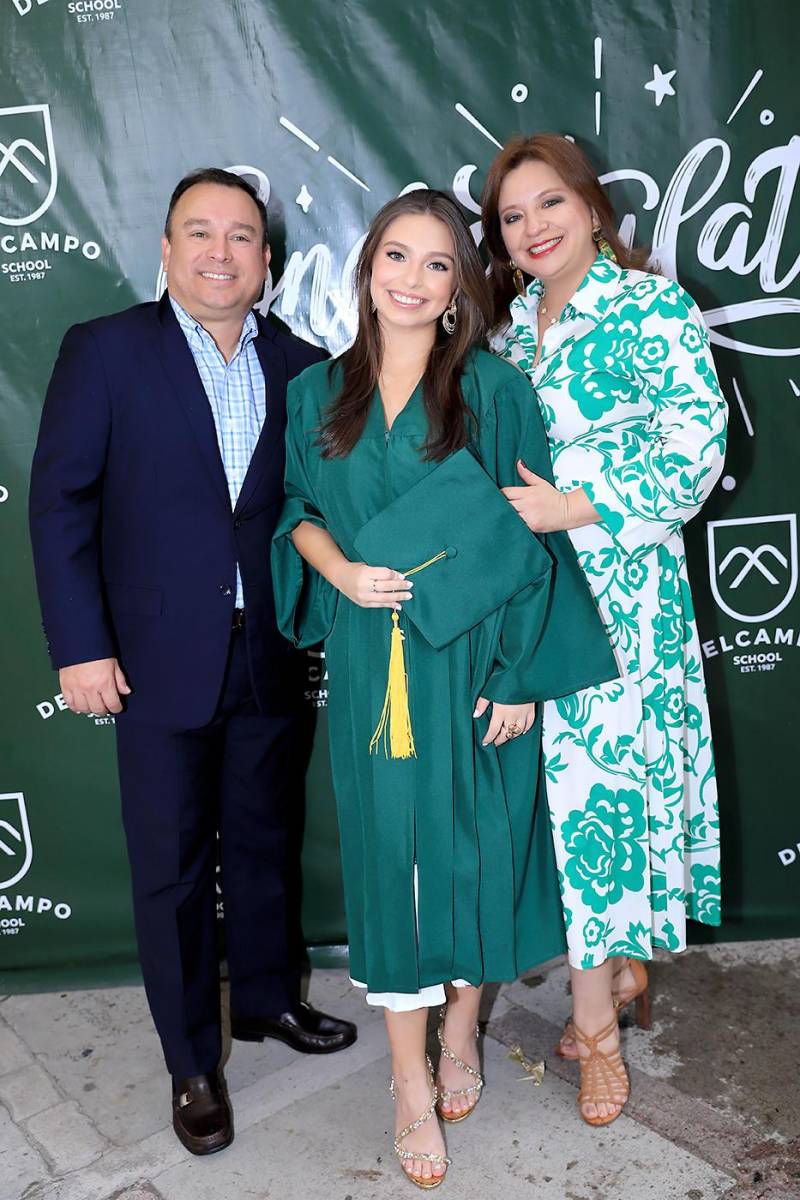 Annakaren Flores.