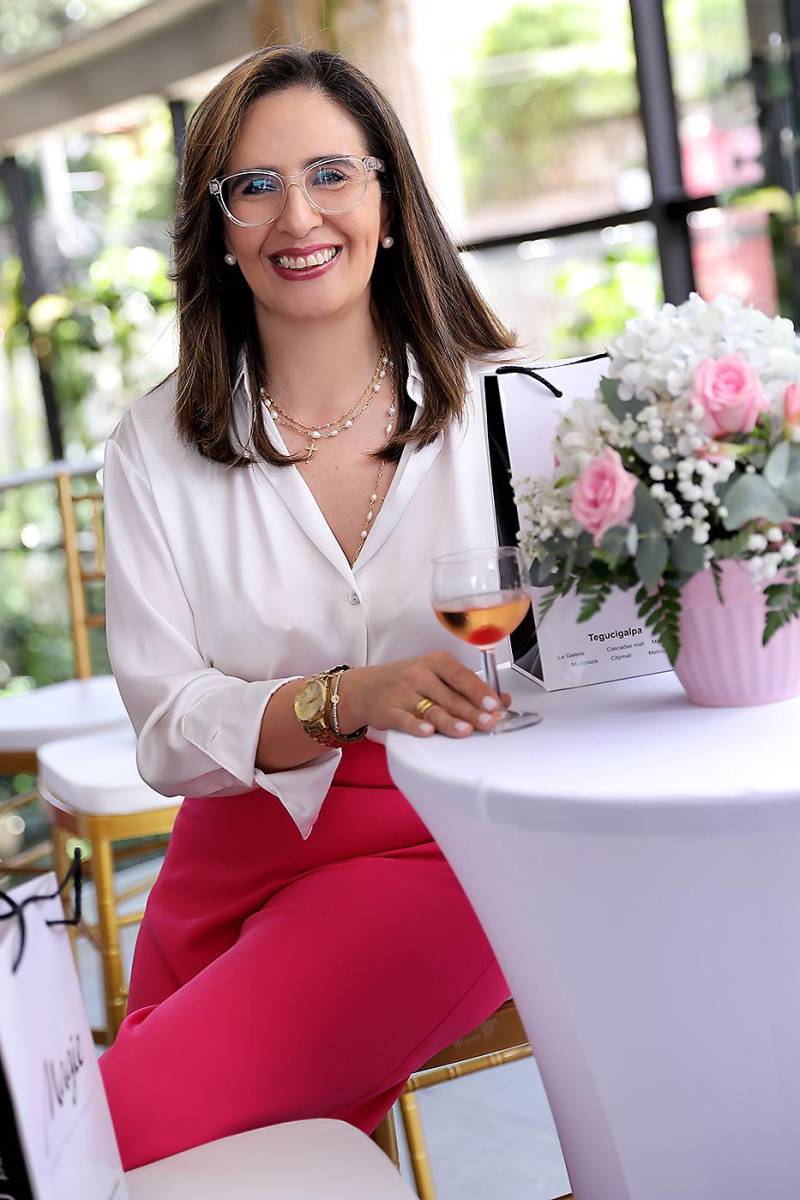 Perfumería Magie inaugara el Mes Rosa