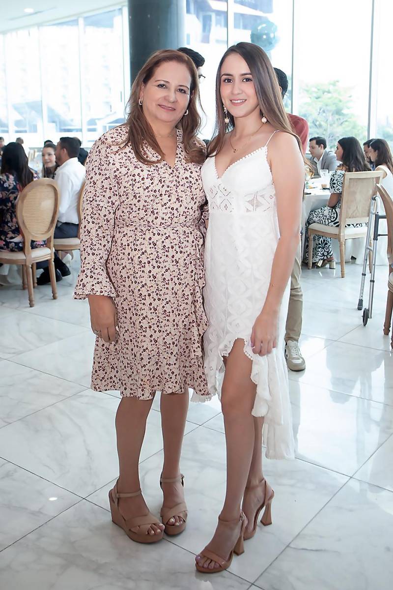 María Luisa Alfaro y Andrea Pineda.