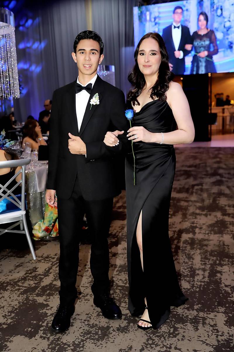 Diego Alessandro Euceda con su madre Melissa Molina