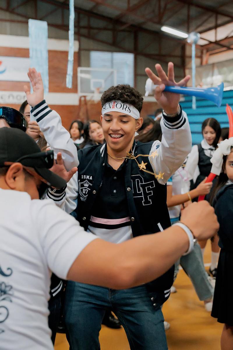 Senior entrance de la clase 2026 del Instituto María Auxiliadora