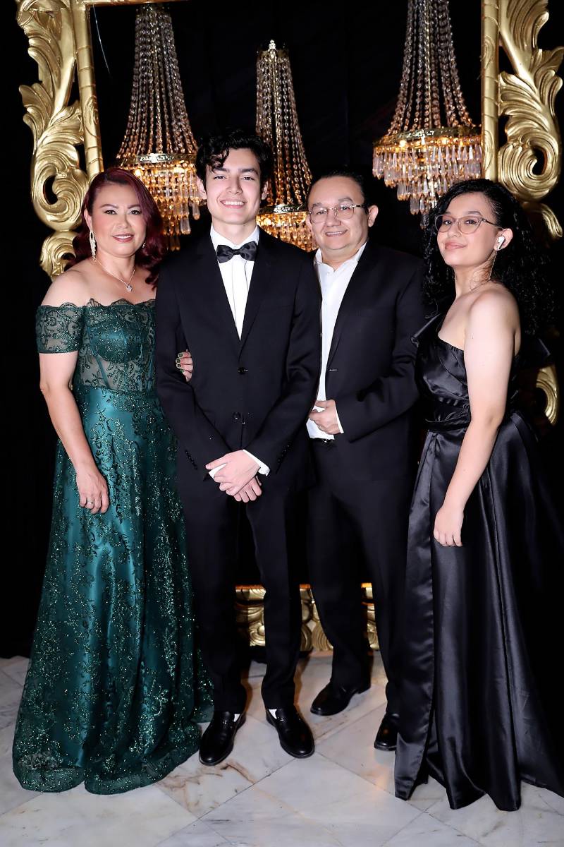 Invitados a la Prom 2026 de la Academia Los Pinares