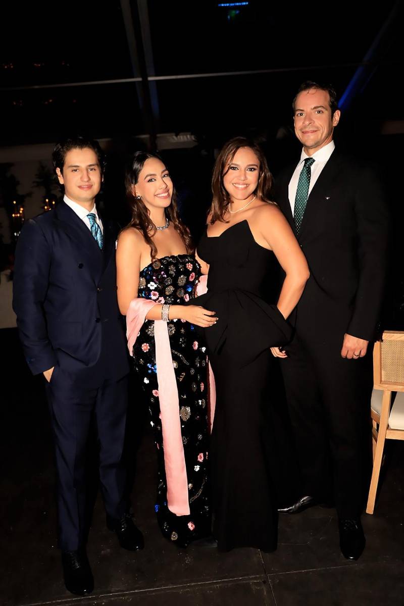 Diego Pineda, Valeria Canales, Nicole y Ezio López